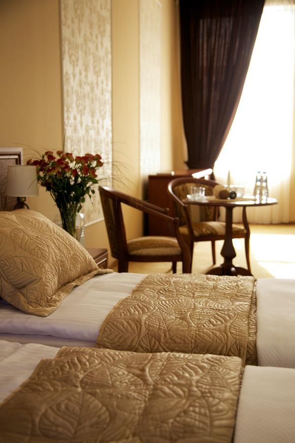 Dioskuria Hotel Sukhumi Eksteriør billede